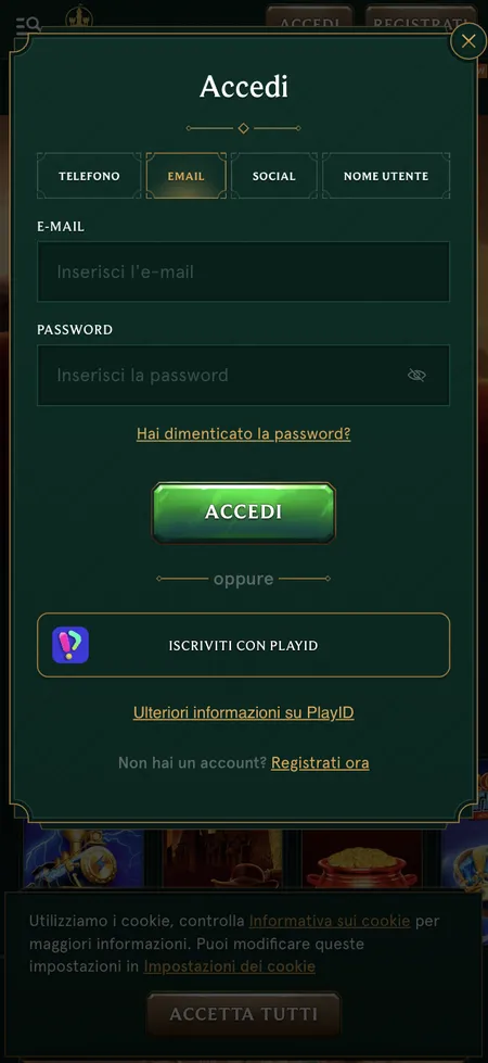 Schermata di login Casinia con opzioni email, telefono e PlayID